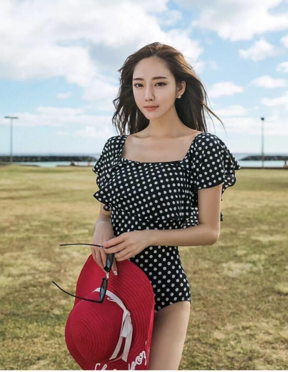 旅拍:穿对泳衣，海边最美的风景就是你