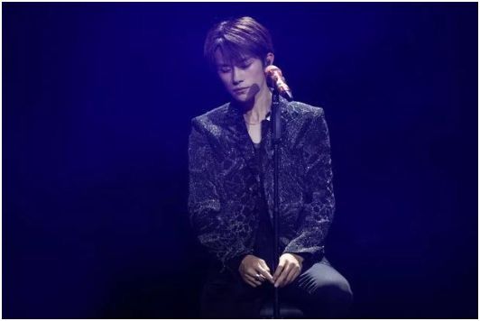 易烊千玺送粉丝口红