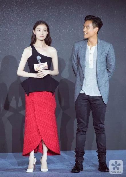 护肤｜雪莉发自拍白成一道光，但那些曾是黑皮肤的女明星是如何变