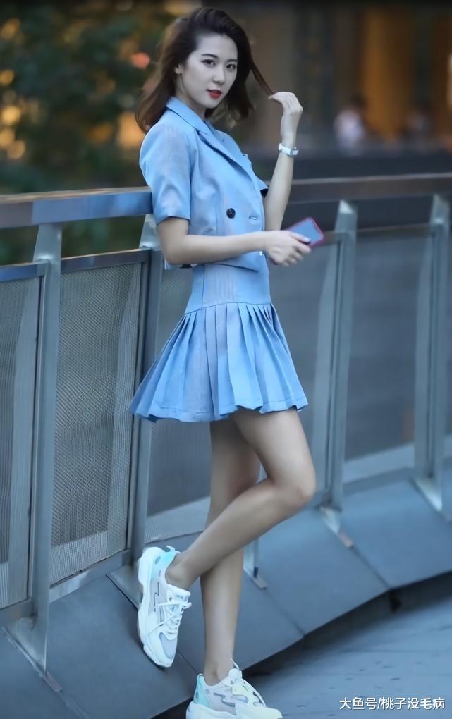  [反差]这是我见过最混搭的套装，上面霸气女领导下面清甜大学生，好美！