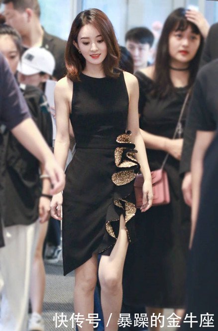 赵丽颖身材简直了，这么紧的裙子都塞得进去，一般人都穿不进去