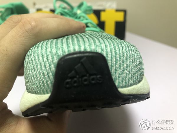 阿迪达斯难得的一双严肃跑鞋--Adidas Supernova 开箱