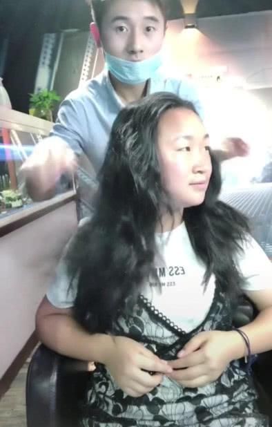 换脸级别的发型,大妈变少女,网友:整容也不过如此!