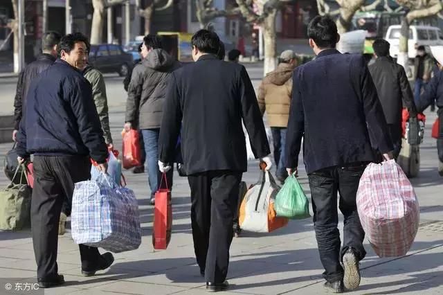 春节回到农村的“城市人”，3个行为对照一下自己，不要拉仇恨