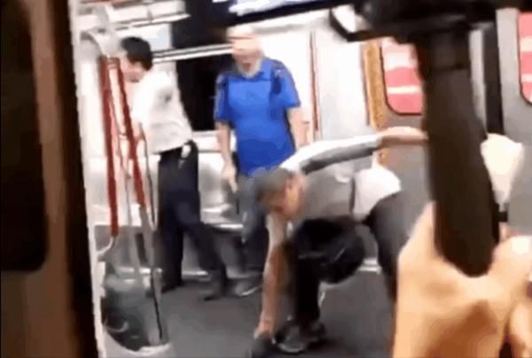  暴徒：面对暴徒，香港“地铁阿公”雄风依旧！