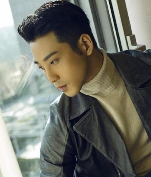 7位男星帅气侧颜照,我找王俊凯用了2秒,你找蔡徐坤用了多久