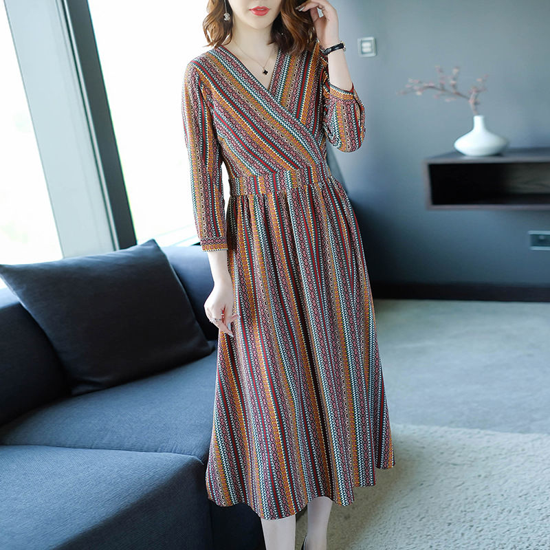 大热的天，建议40-55岁女人尽量多穿裙子，少穿裤子，洋气