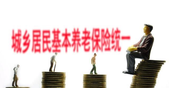  [养老金]下岗职工已经到了退休年龄，但是交不起社保了该怎么办