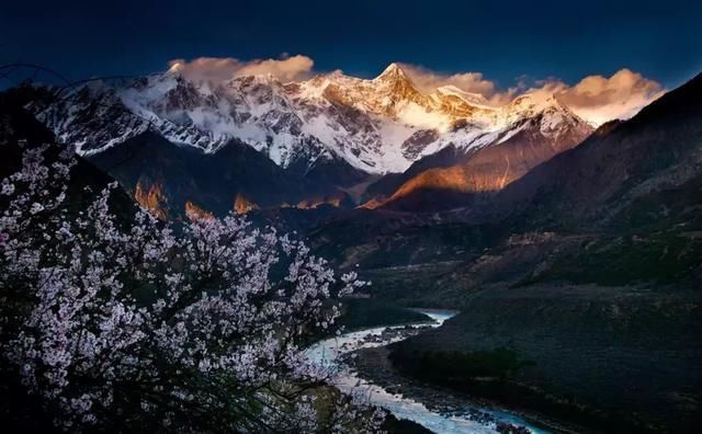 再过一个月，国内这处桃花盛景就要藏不住啦！囊括高原最美雪山！
