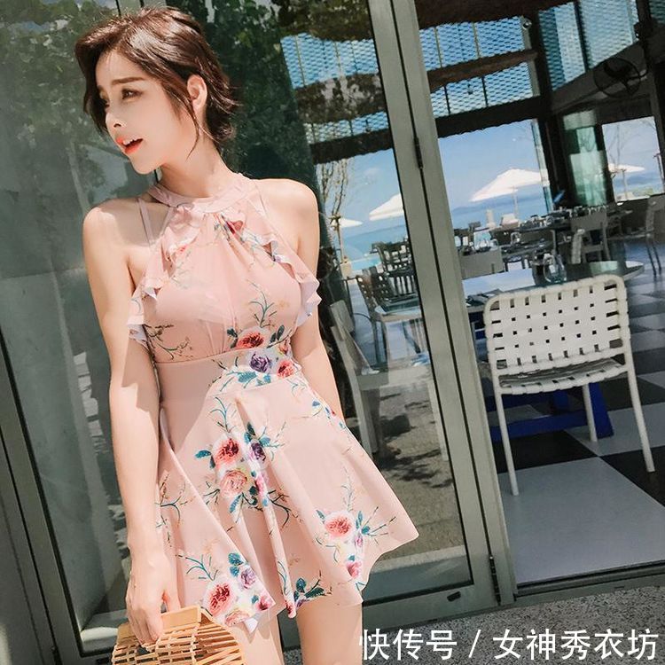 修身有型的时尚泳衣美女，美上天际，一个比一个勾魂！