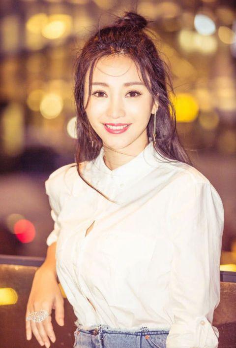 38岁柳岩换发型秒变18岁！被网友误以为是杨颖