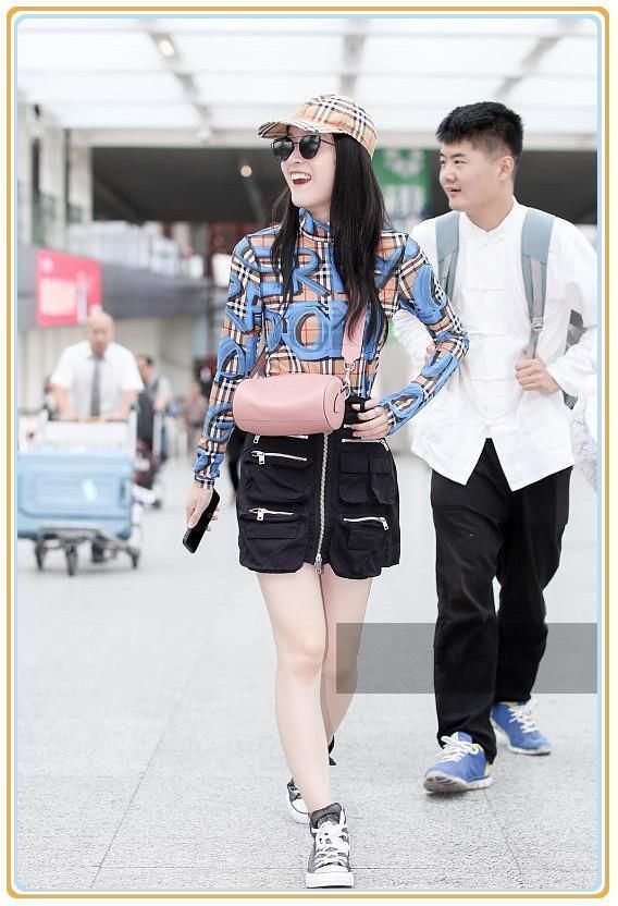 当阚清子与张雪迎同穿一件格子衫，才知道街拍和抓拍的差距有多大
