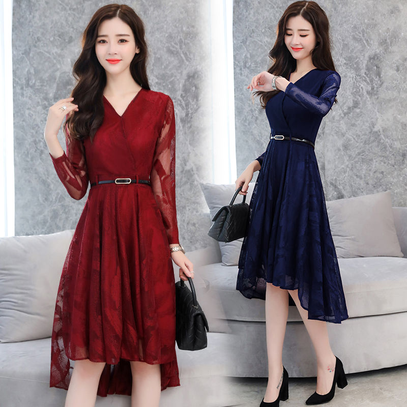 公司秘书穿上鱼尾裙勾勒出性感有致的曲线，成了全公司的焦点