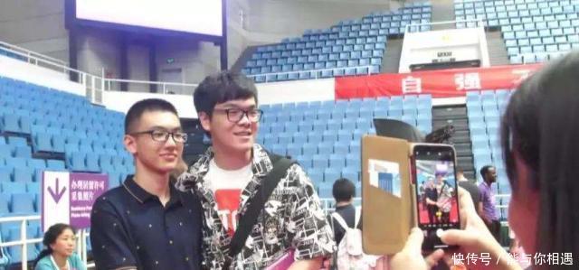 『武亦姝』北大新生报到,热度却不及清华,难道是因为没有武亦姝的加入