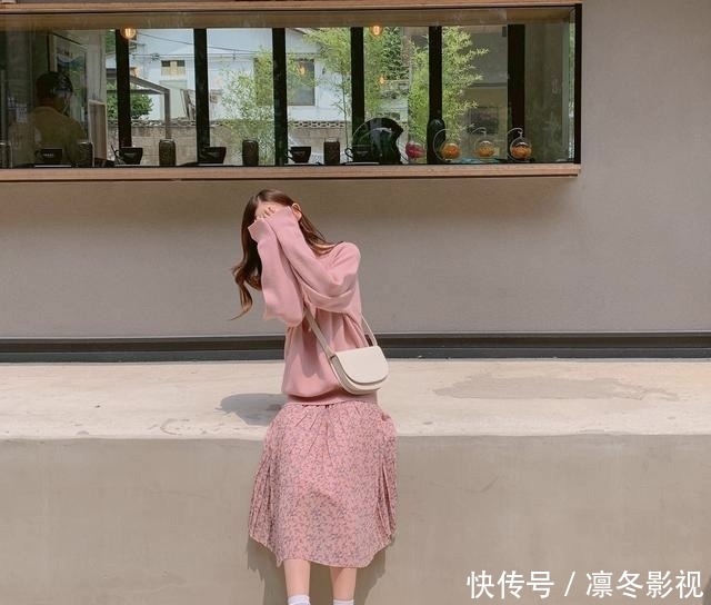 「针织衫」针织衫+半裙=早春气质风穿搭!穿出你的美!