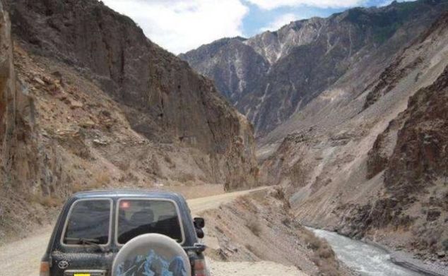 十年前进西藏的路是什么样子，知道吗？旅游自驾先进来看照片