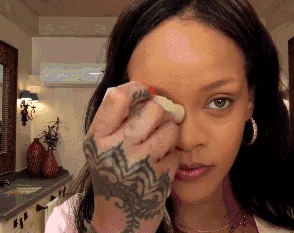 同时撞脸倪妮蕾哈娜是什么感受?而且这位刘柏辛的上扬眼也太撩人