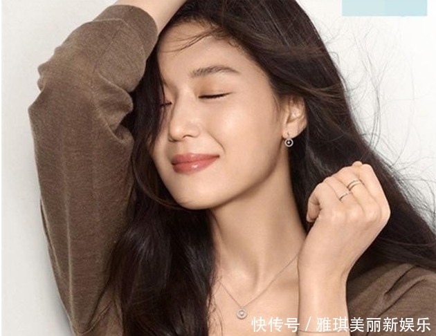  『慵懒微卷发』“高马尾”已经过时了！今年正流行这“4种”发型，8成女生都适合