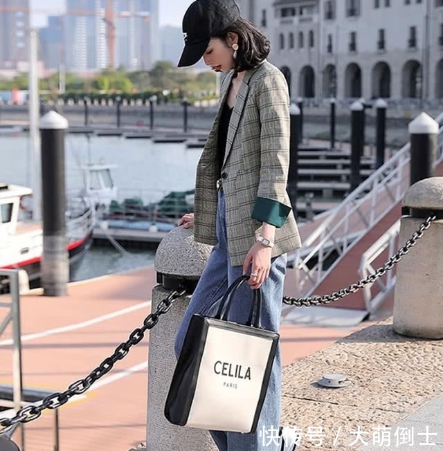扣设计的西服■30岁以后的女人,春季应该怎么挑选西服,显得不仅干练又成熟