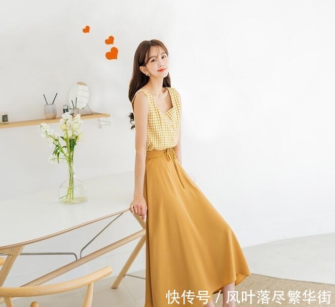  闺蜜■别再穿满大街的打底袜了，闺蜜穿上正流行的半身裙，真美