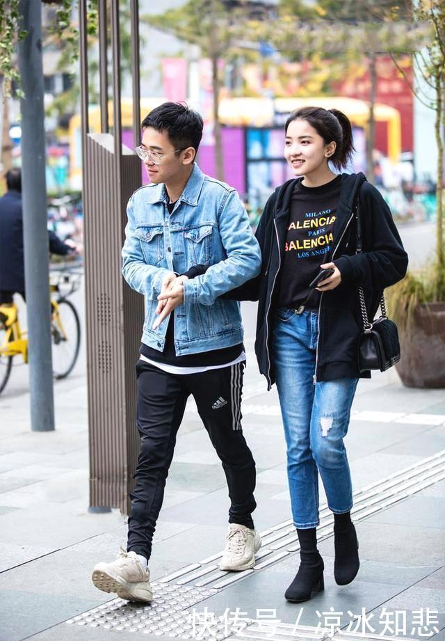 『脚踩一双』街拍：小姐姐身材矮小型的穿着，尽显时尚御姐气息