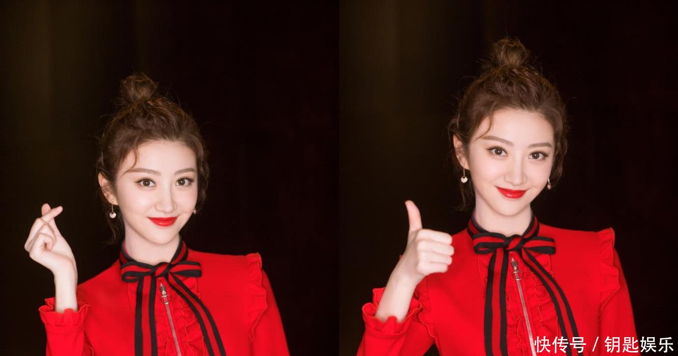 景甜衬衫怎么穿进去的, 有扣子不系非要搭件睡衣, 网友: 这叫潮流