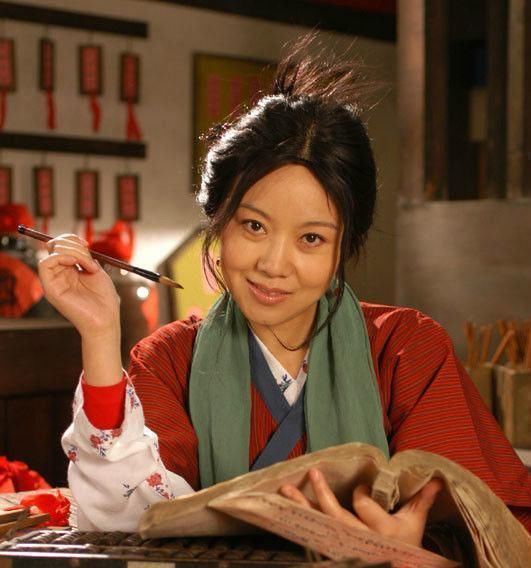  『健身』49岁闫妮比女儿还美，健身怒减30斤，直言：运动我也很简单