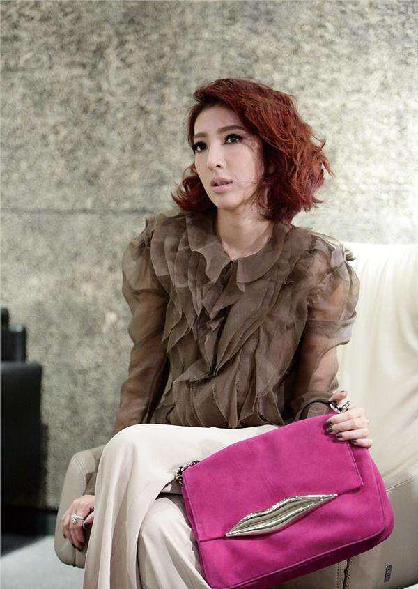 这10个行为会让你百般有女人味，花心男控制不住追你！