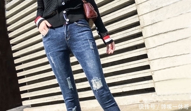  #完美#为之倾倒的紧身牛仔裤，完美身材毫不吝啬