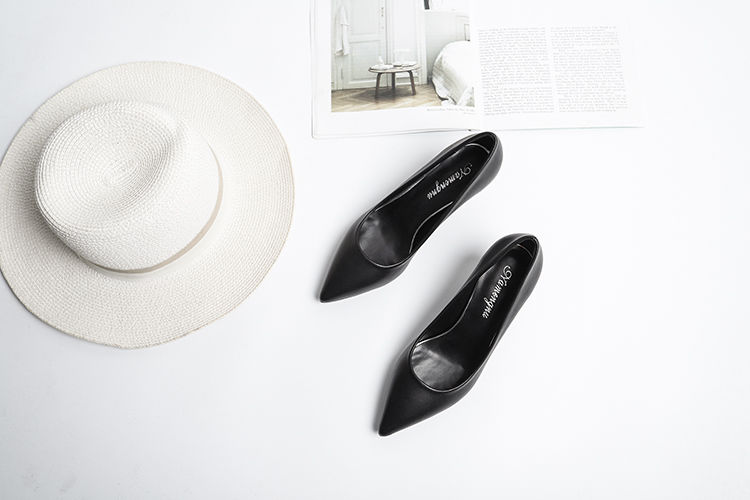 一双冷淡风高跟鞋，决定了女人的气质