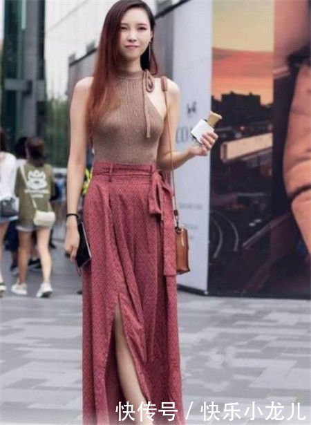 【性感】街拍:迷人性感的美女,搭配出紧致的时尚女神感