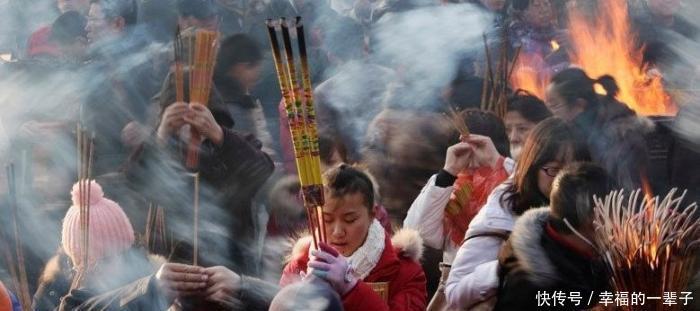 为何有人说去寺庙少捐点香火钱?网友:有的和尚都吃出脂肪肝了!