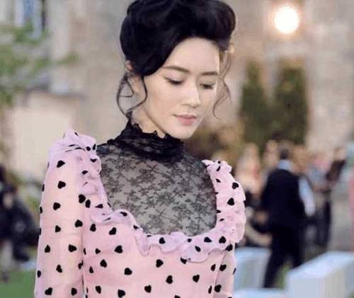 看完田海蓉的波点裙，再看看鲍蕾，网友：真不明白陆毅怎么想的！