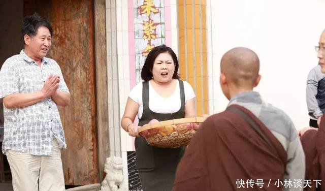 中国唯一不受捐赠的行脚僧，35个女僧风餐露宿，一日行走20里