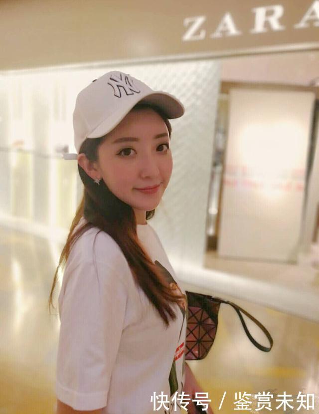 因为一张照片空姐成了周杰伦“小三”，当事人紧急发微博回应