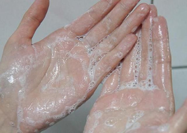 78岁老主任醉酒后无意间透露:牙膏祛斑美白，让你皮肤嫩如鱼豆腐