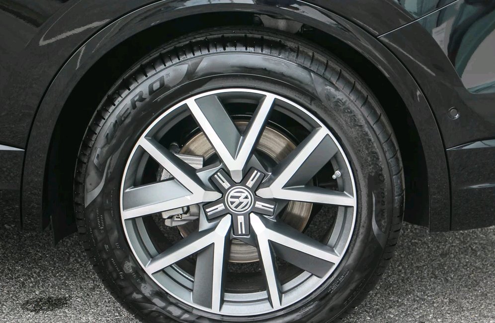  「优于」最低调的豪华SUV，搭载3.0T发动机，在性能上优于奥迪Q7，但鲜为人知