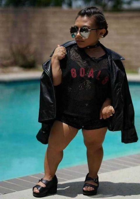 1米高女子却成杂志模特, 她独特举动狂吸上万粉丝成时尚宠儿