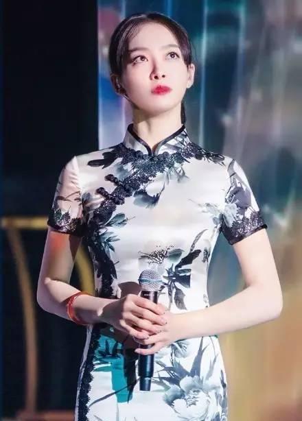 当秦岚和宋茜同穿中国风旗袍，网友：一个少女一个少妇！