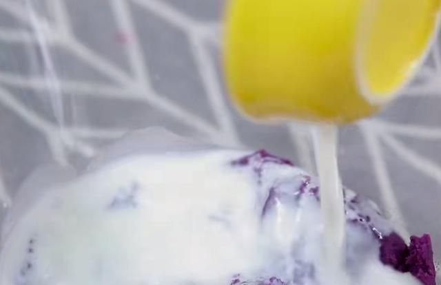  营养■用南瓜做成的紫薯甜筒，简单香甜又美味，孩子爱吃的营养辅食