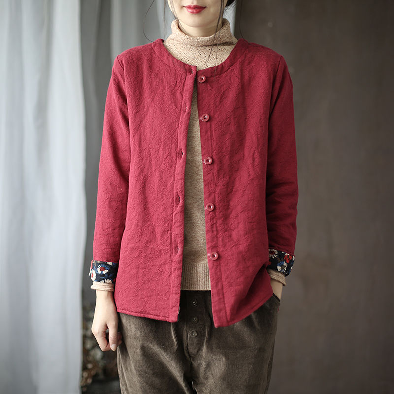 个子矮的女人有福了!用这些棉麻小衫配短外套，美的就是与众不同