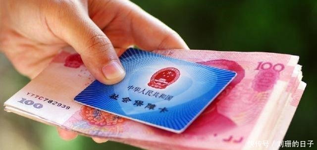 在企业工作34年，月工资6800元，2019年4月退休养老金领多少钱
