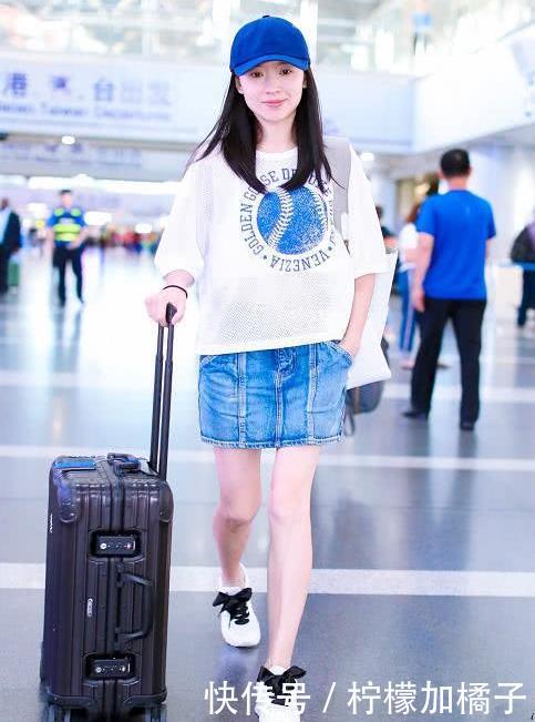 38岁董洁亮相机场，穿短裙少女感爆棚，腿细得赶上竹竿了