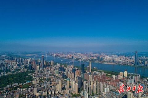  「图集」500米高空航拍晴空万里下的武汉 | 图集