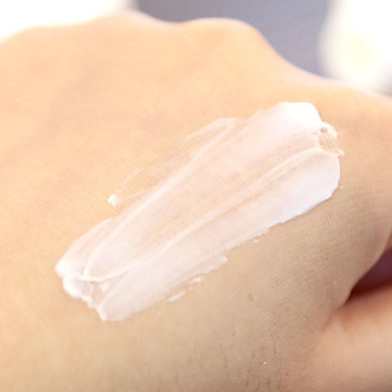 48岁小姨子偷偷说，药店一白菜价药膏，抹一点，色斑、皱纹全消