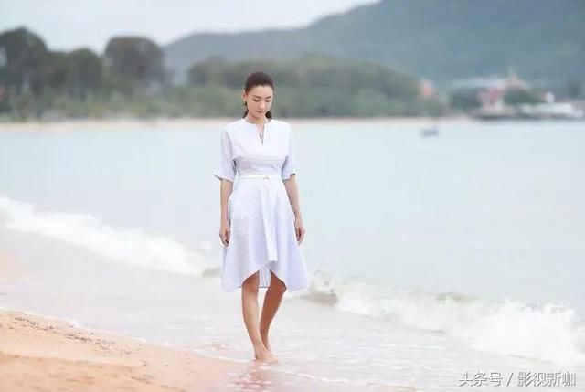 安以轩165，张柏芝也165，二人同穿短裤，网友：差距有点大！