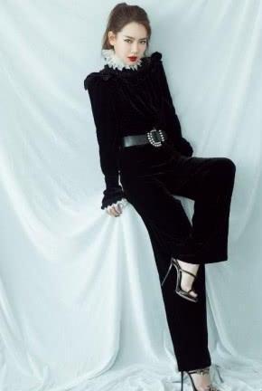 戚薇这腿是按直尺长的吗？p都p不出这种效果，是“腿精”没错了