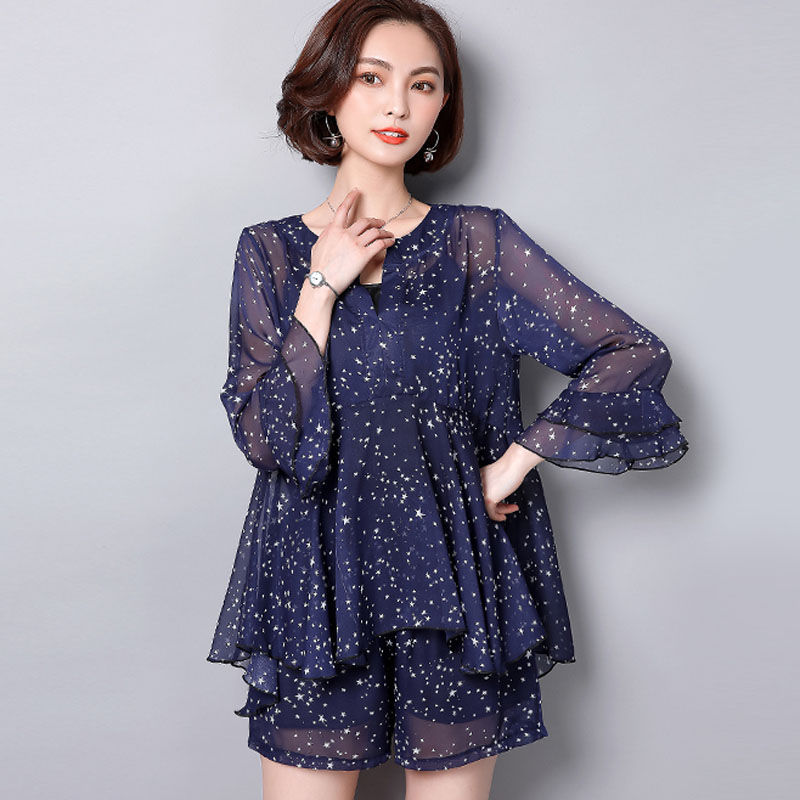 身材丰满的女生还是这样穿，紧身T恤性感火辣，女人味洋气美翻天