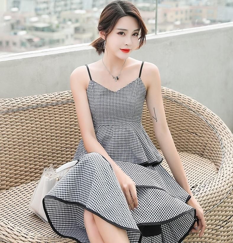 厉害了!丰满女人果然风情万种，瞧穿这裙上街，美得让人神魂颠倒