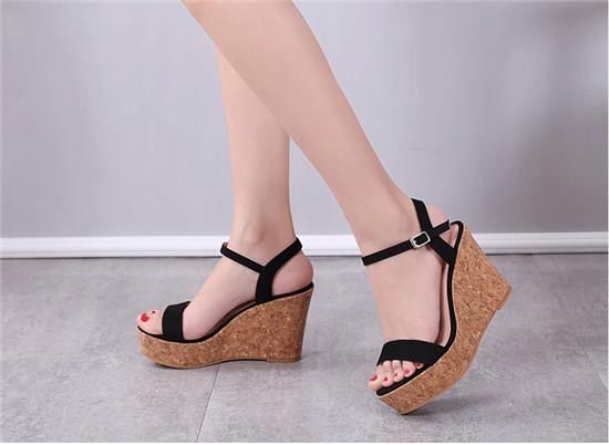 非常气质一字带高跟凉鞋,穿出女性优雅气质魅力